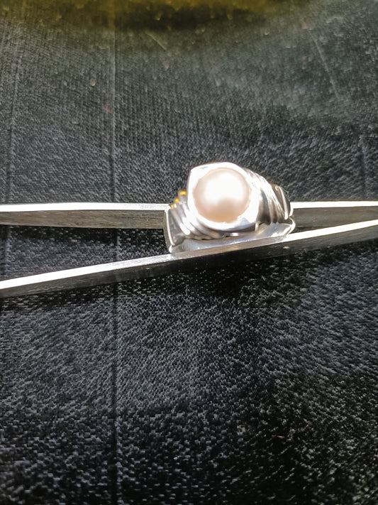 Silver pearl ring