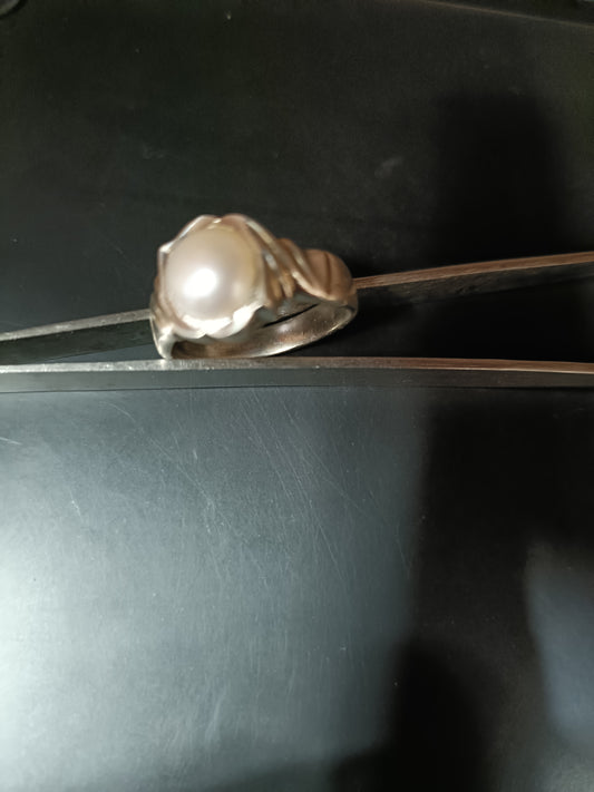 Silver pearl ring